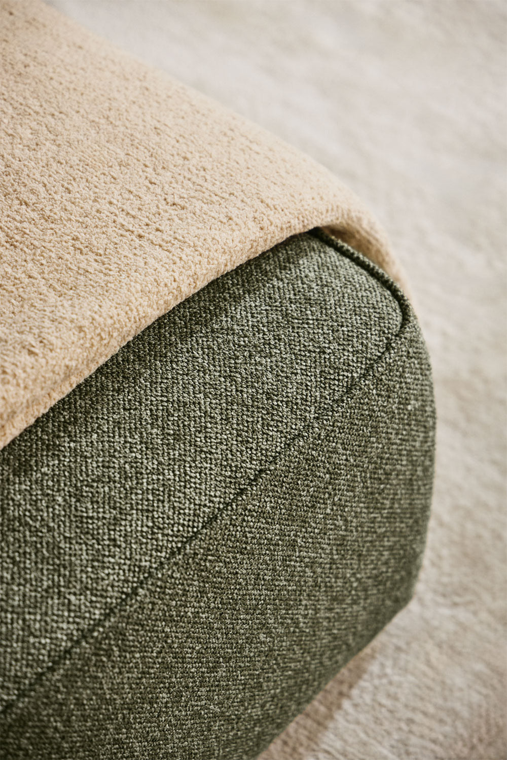 Kampinė sofa KARDENA – interjere