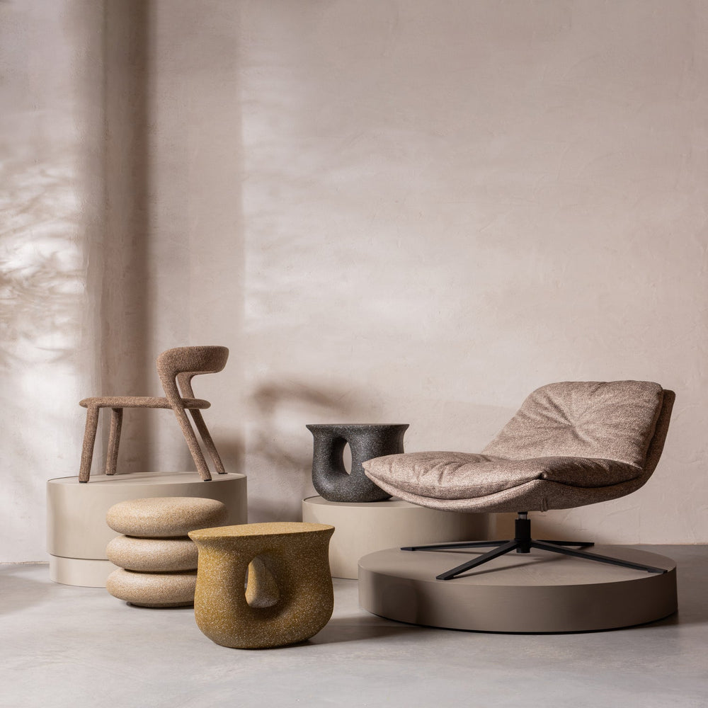 Šoninis staliukas MOSON, su taškeliais, juodos spalvos