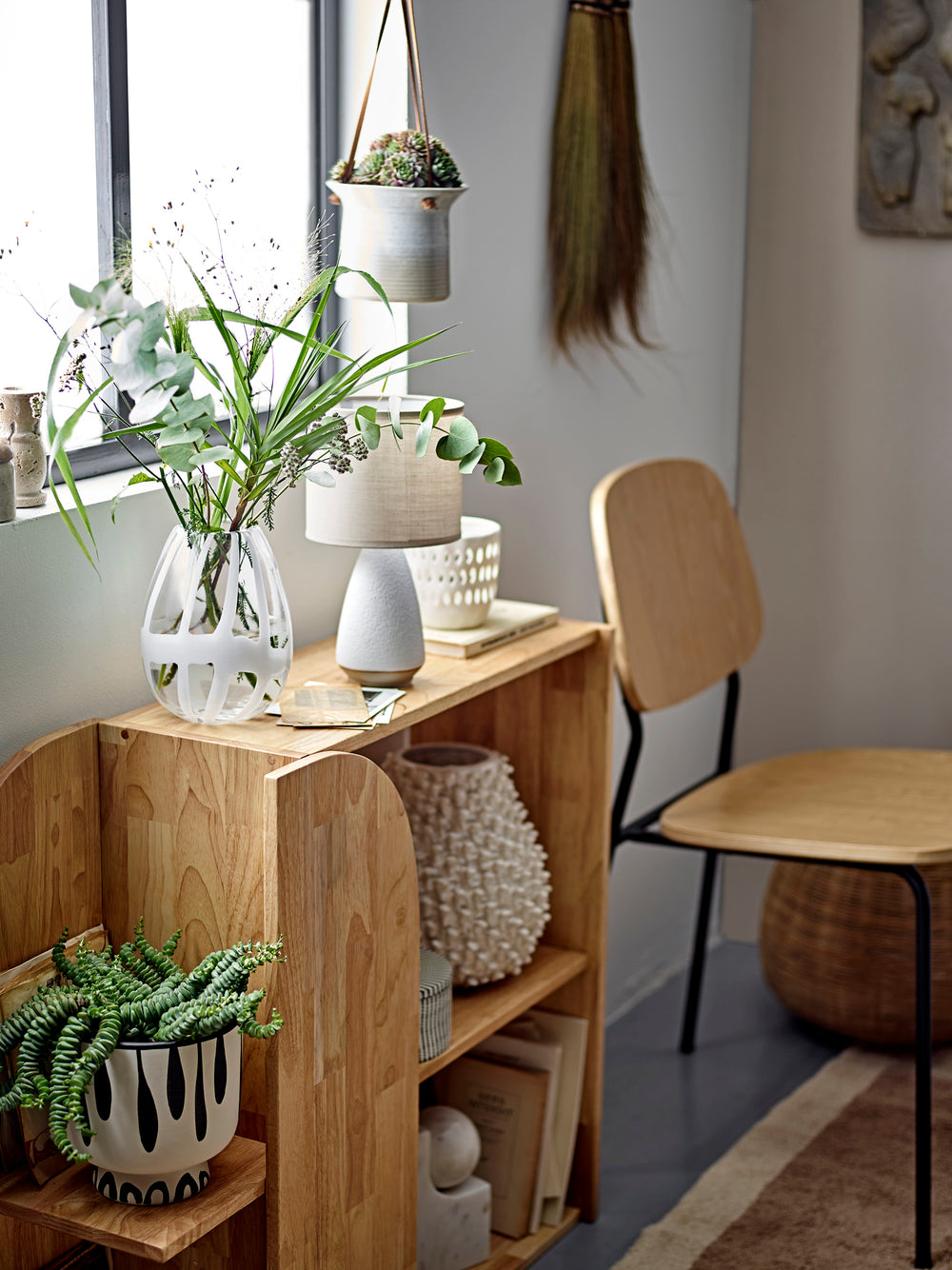 Knygų lentyna ALEC, natūralaus kaučiukmedžio