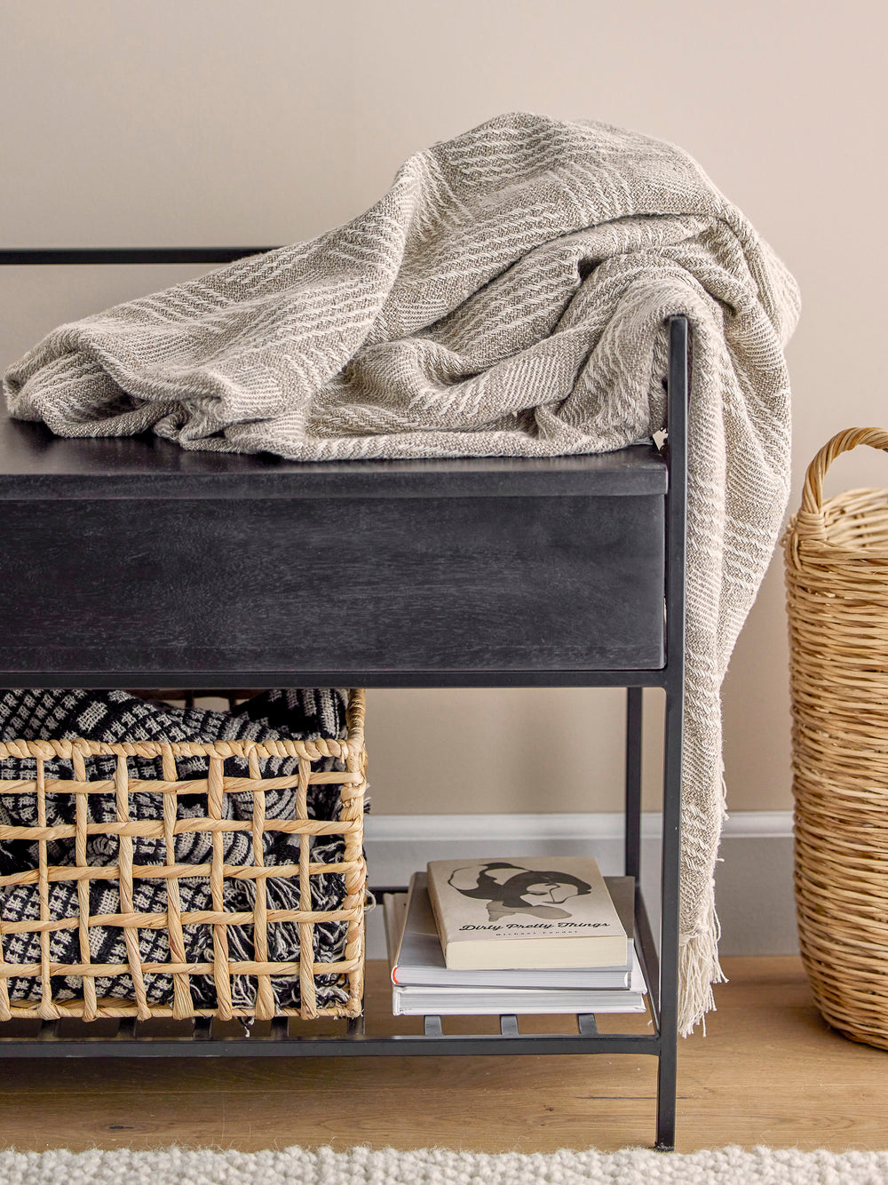 Suoliukas ABELONE, mango mediena