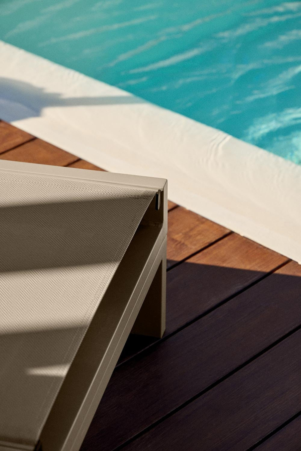 Aluminum outdoor sun lounger SOLARA, Moka Brown