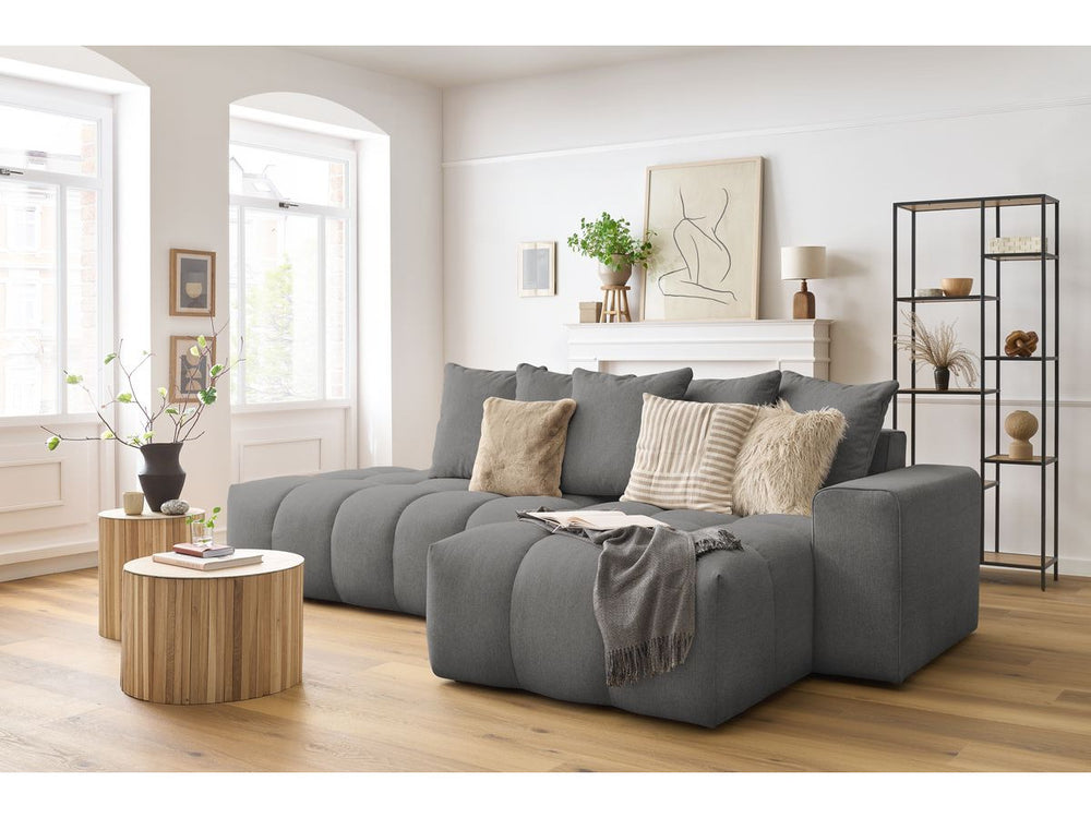 Kampinė sofa MONT-BLANC, tamsiai pilka šalia kavos staliuko