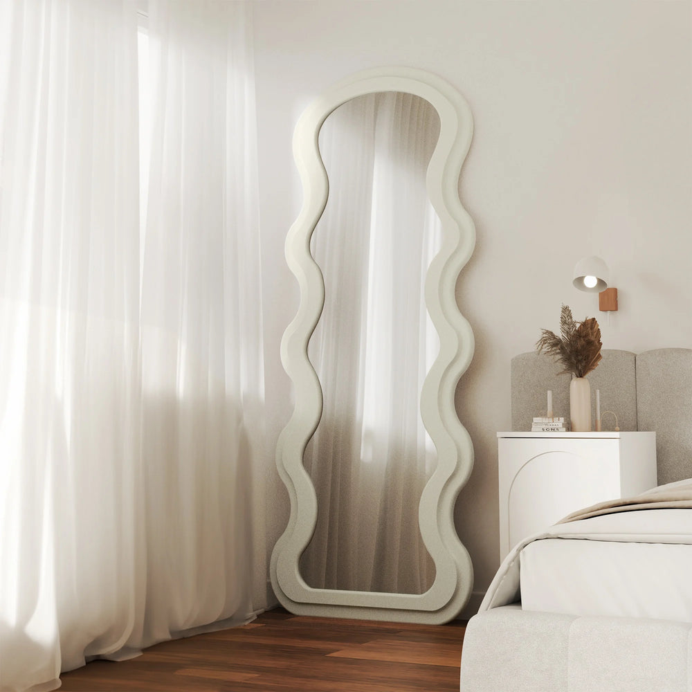 Veidrodis VALE su mediniu rėmu, baltas