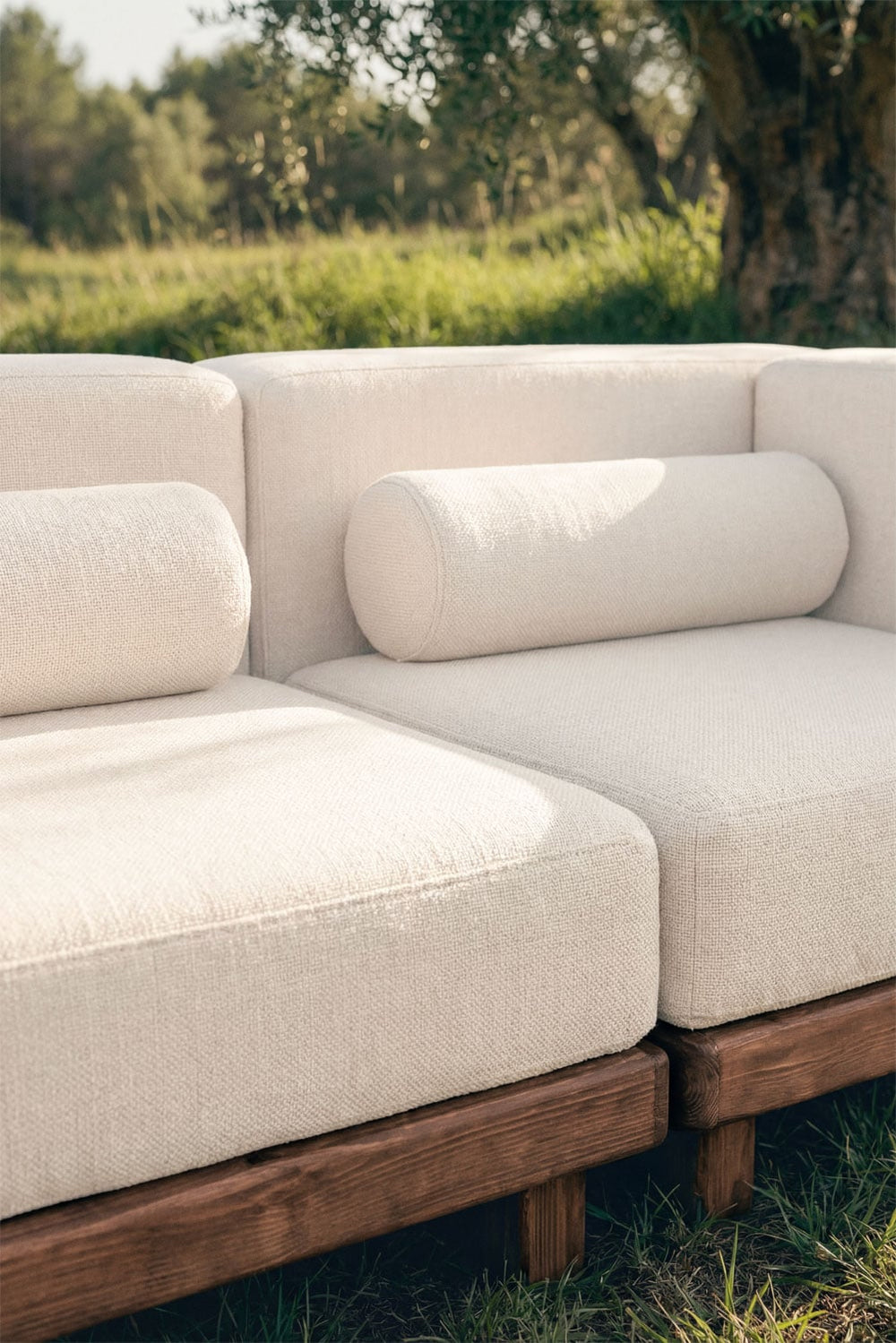 Dvivietė lauko sofa KORKO su kampais ir staliuku, akacija
