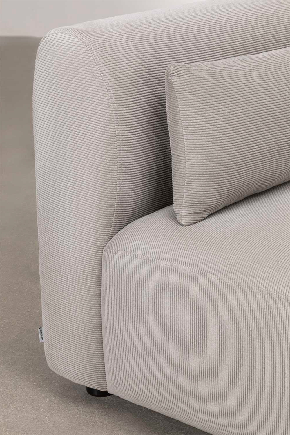 Kampinė sofa FOGLERA – interjere