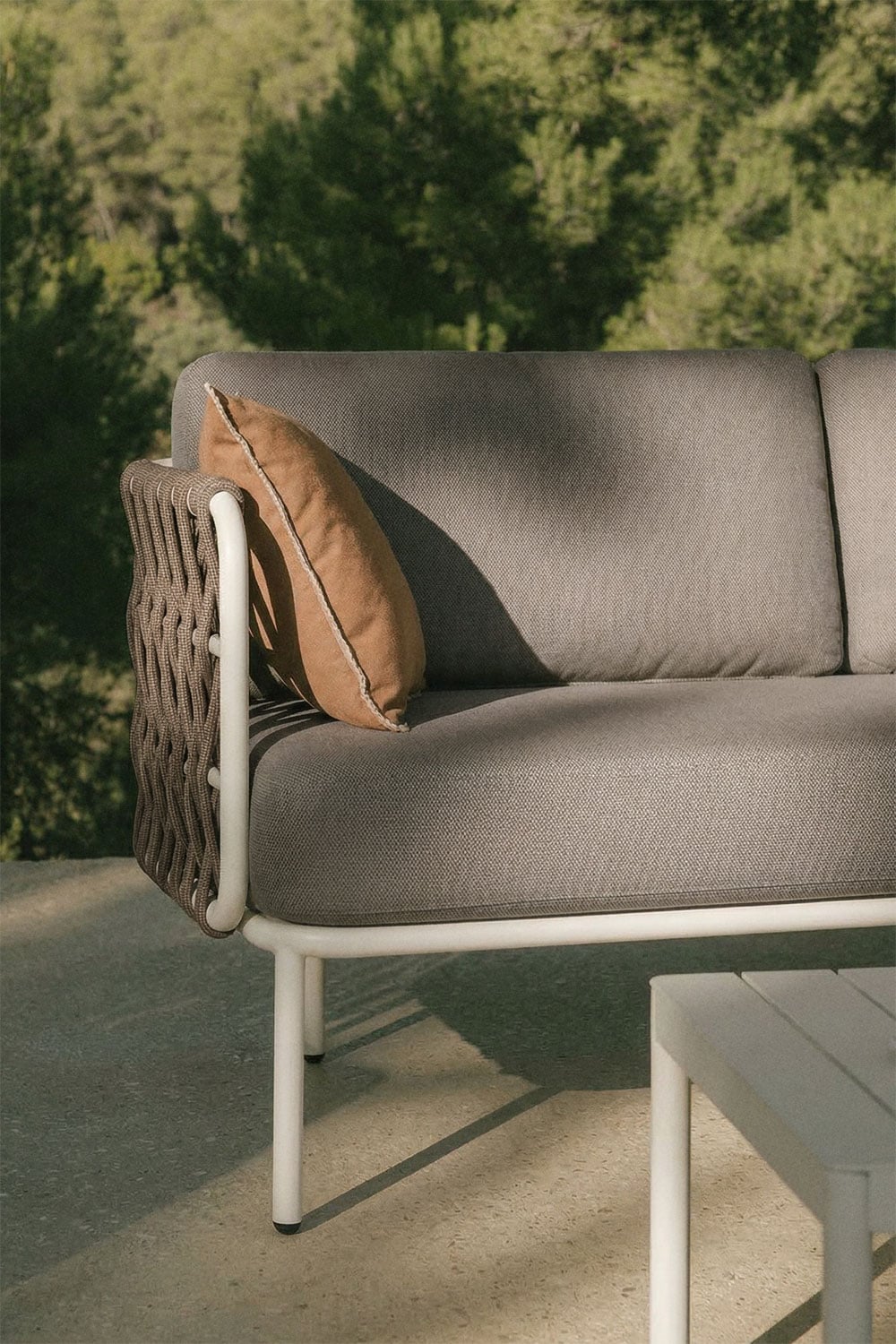 Lauko baldų komplektas TEVARY, sofa ir staliukas, lazdyno riešuto