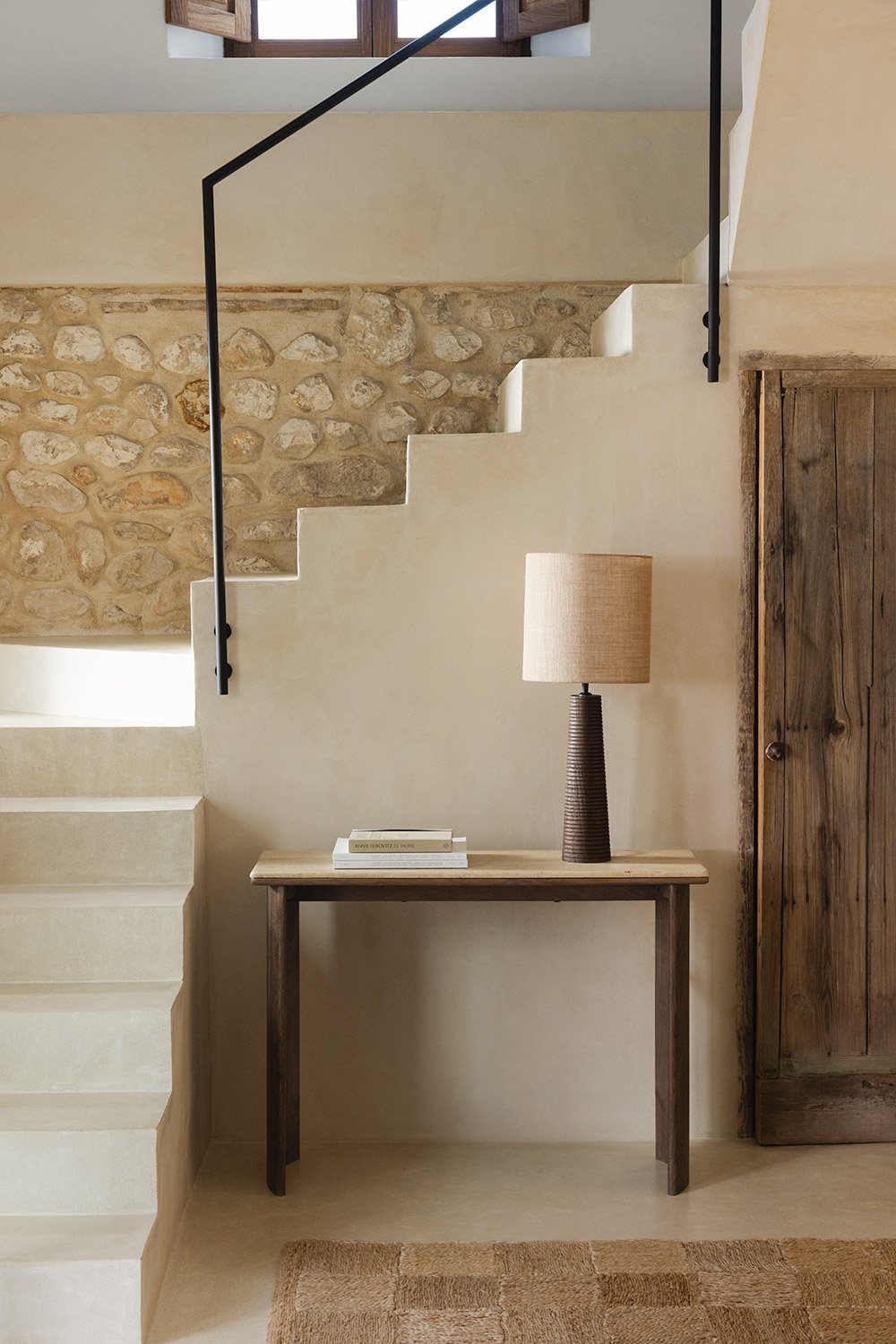 Konsolė CASILDA, travertinas ir akacijos mediena