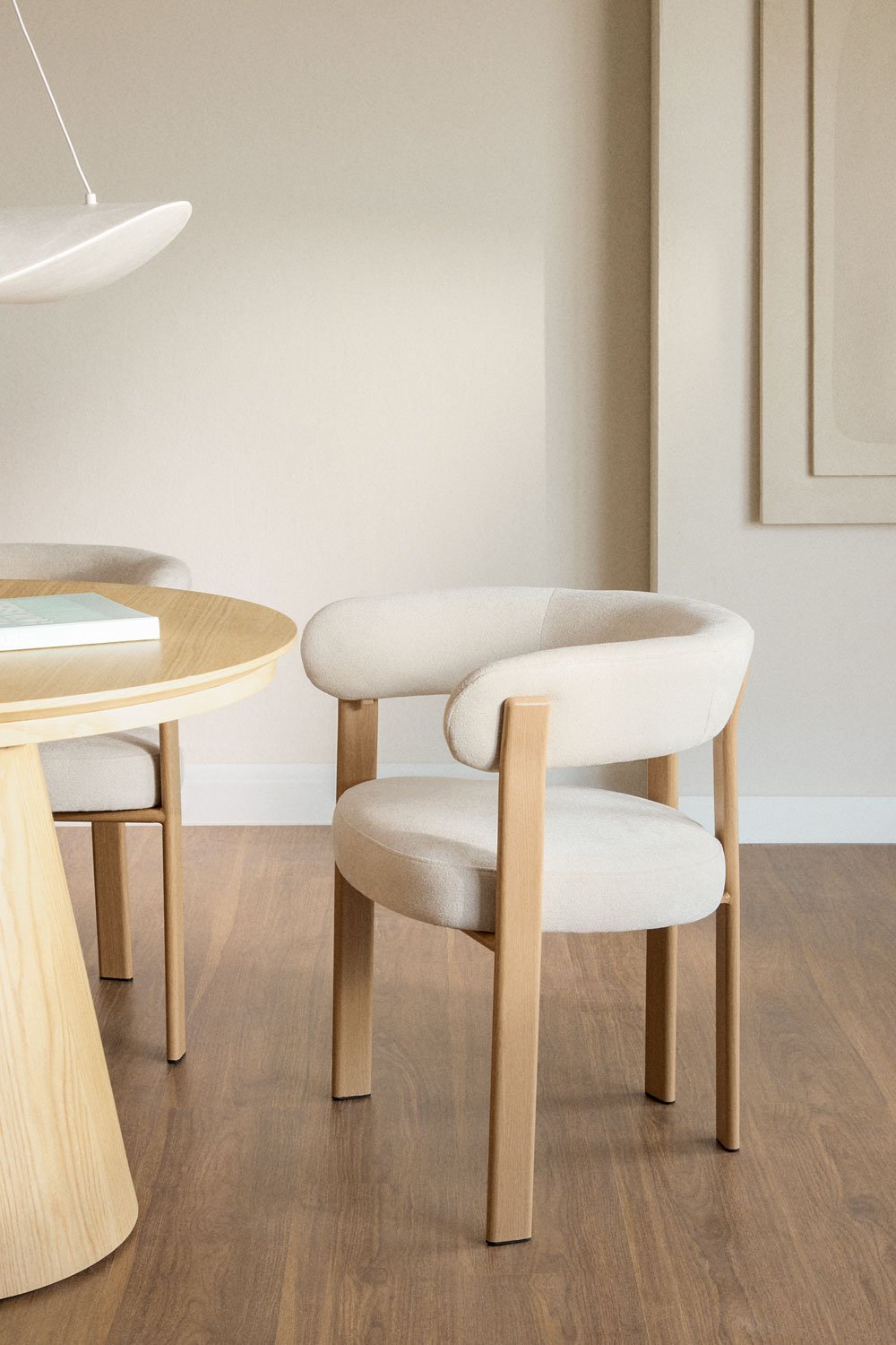 Valgomojo kėdė JOLIE su porankiais, kreminė spalva