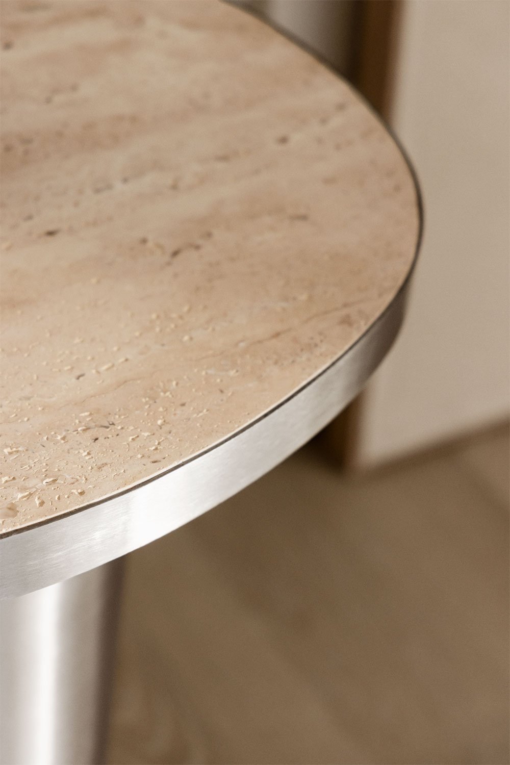 Naktinis staliukas CALEARA vaizdas iš šono su metaline baze