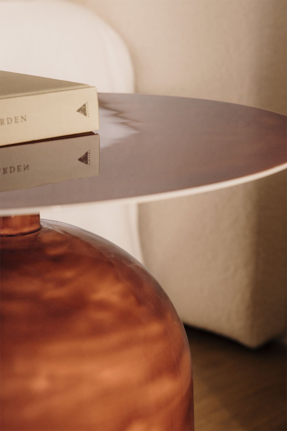 Naktinė spintelė NEREARO 50 cm kaip jaukus miegamojo akcentas