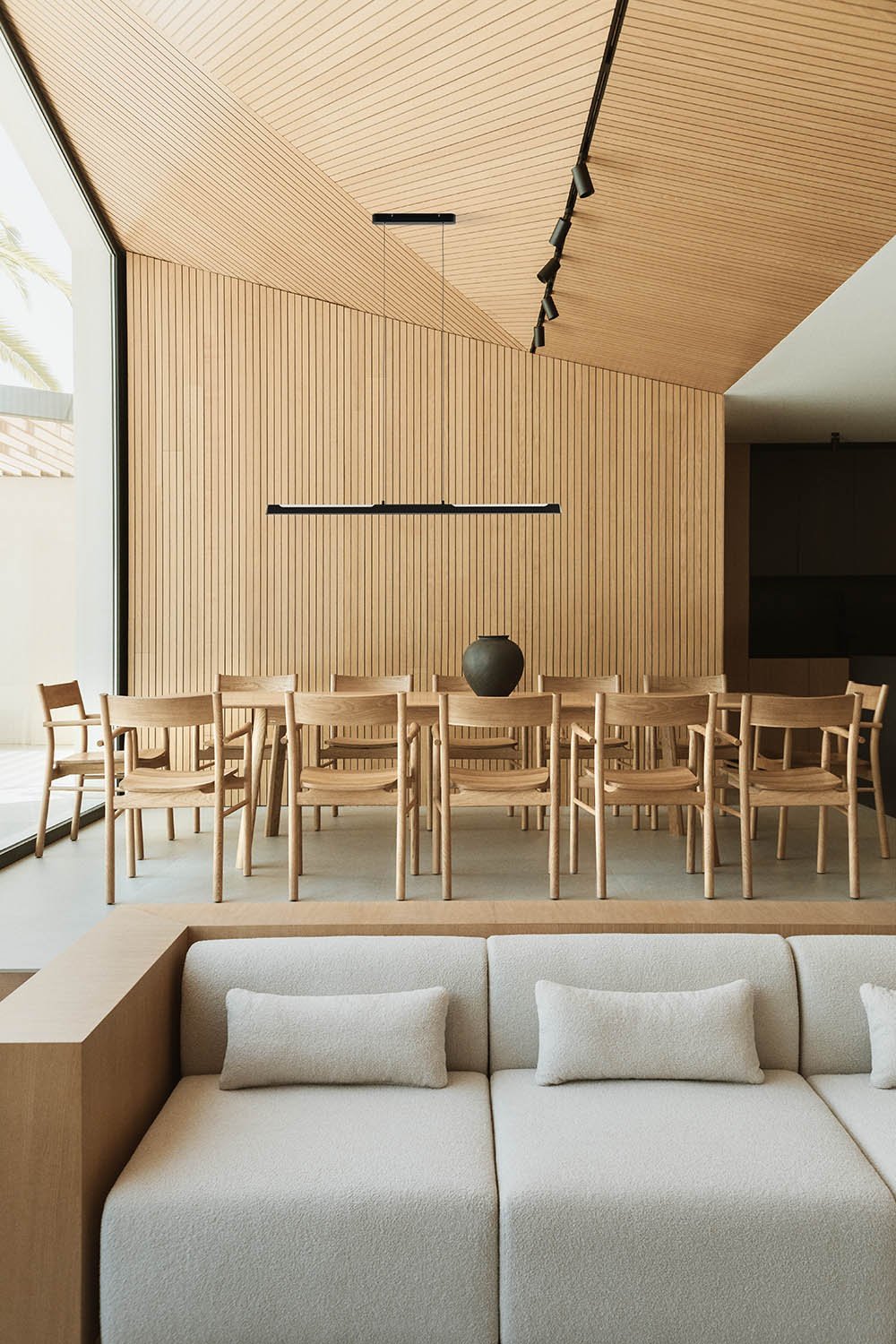 Valgomojo stalas FENUORA su išskleidimo mechanizmu