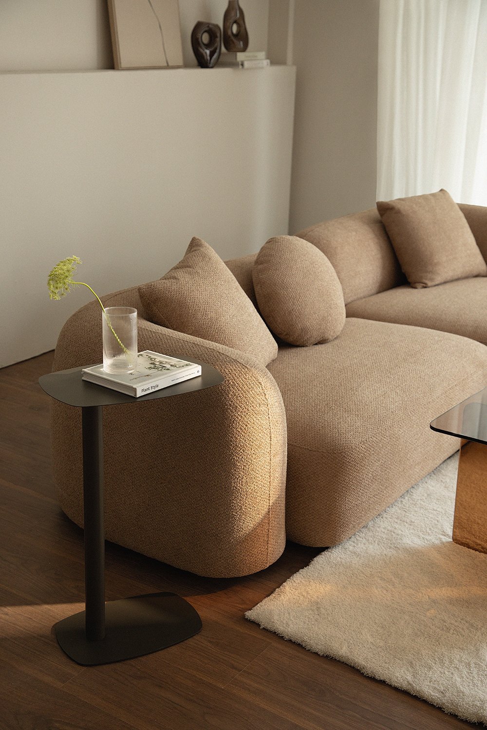 Šoninis staliukas OLUARA