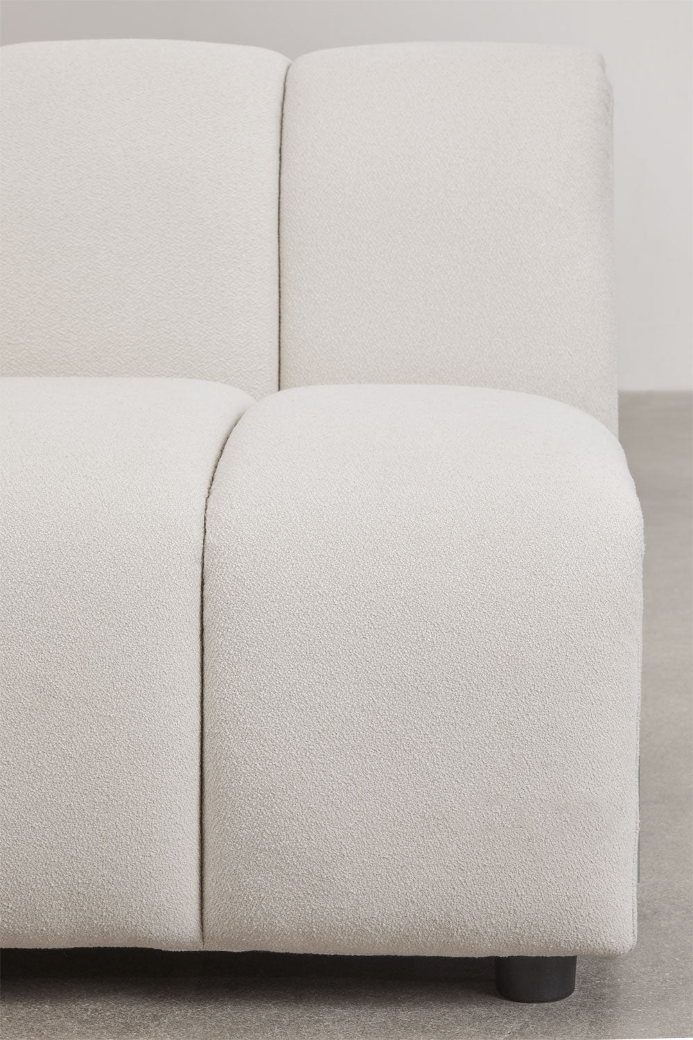 Sofa ELIOTA su gultu ir pufu – interjere