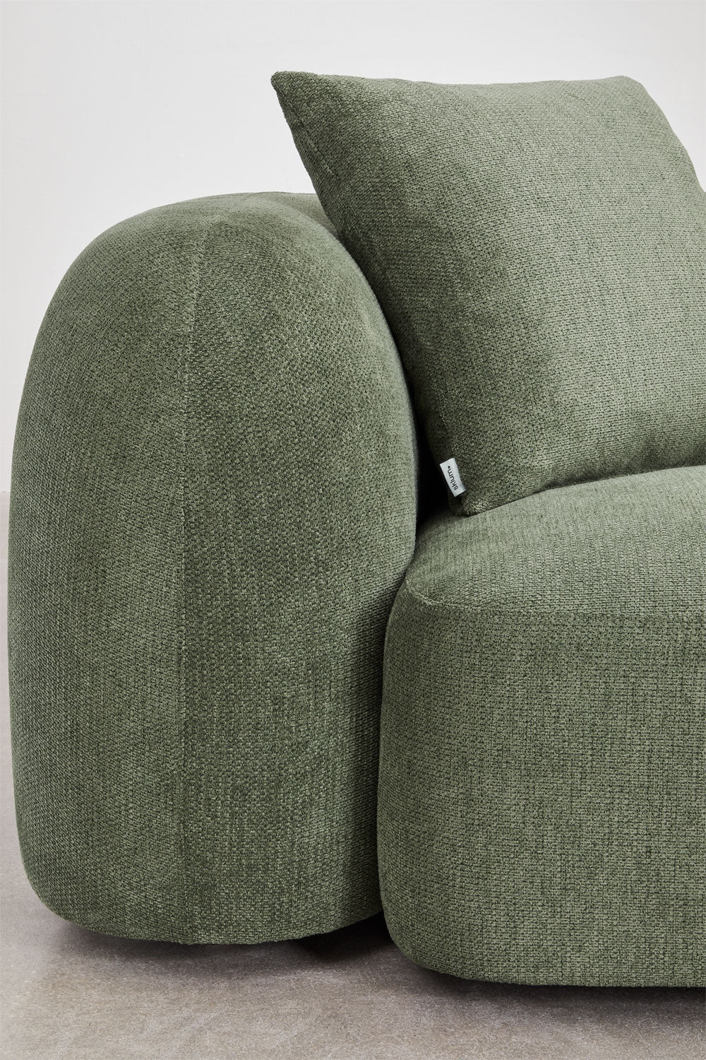 Sofa KOKONA su gultu – interjere