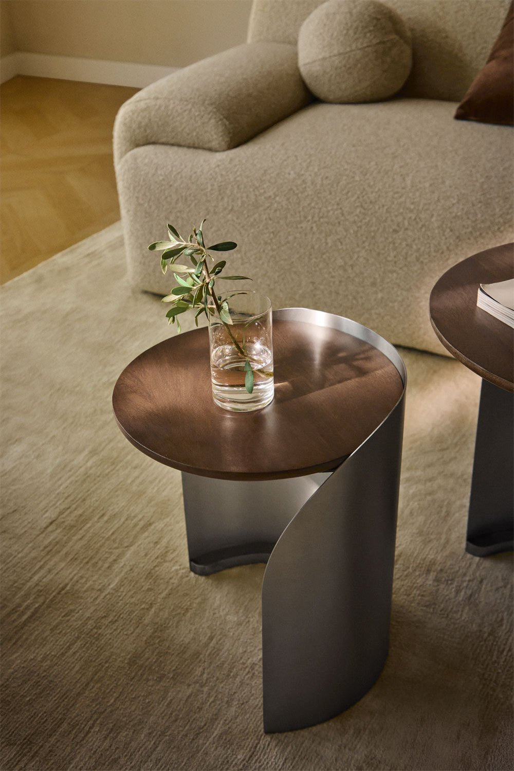 Šoninis staliukas XVETURI