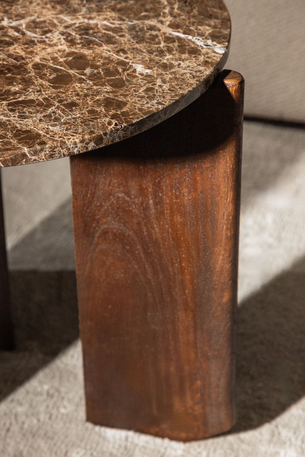 Šoninis staliukas LLEANDI, natūralus akmuo