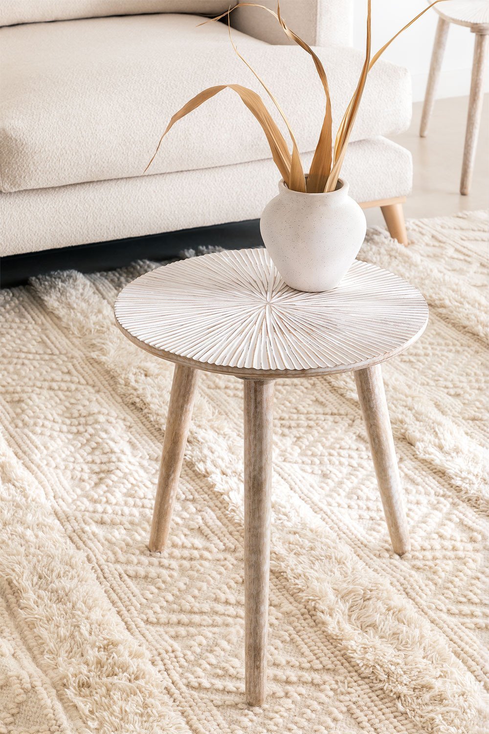 Šoninis staliukas NVUTIRA, mango mediena