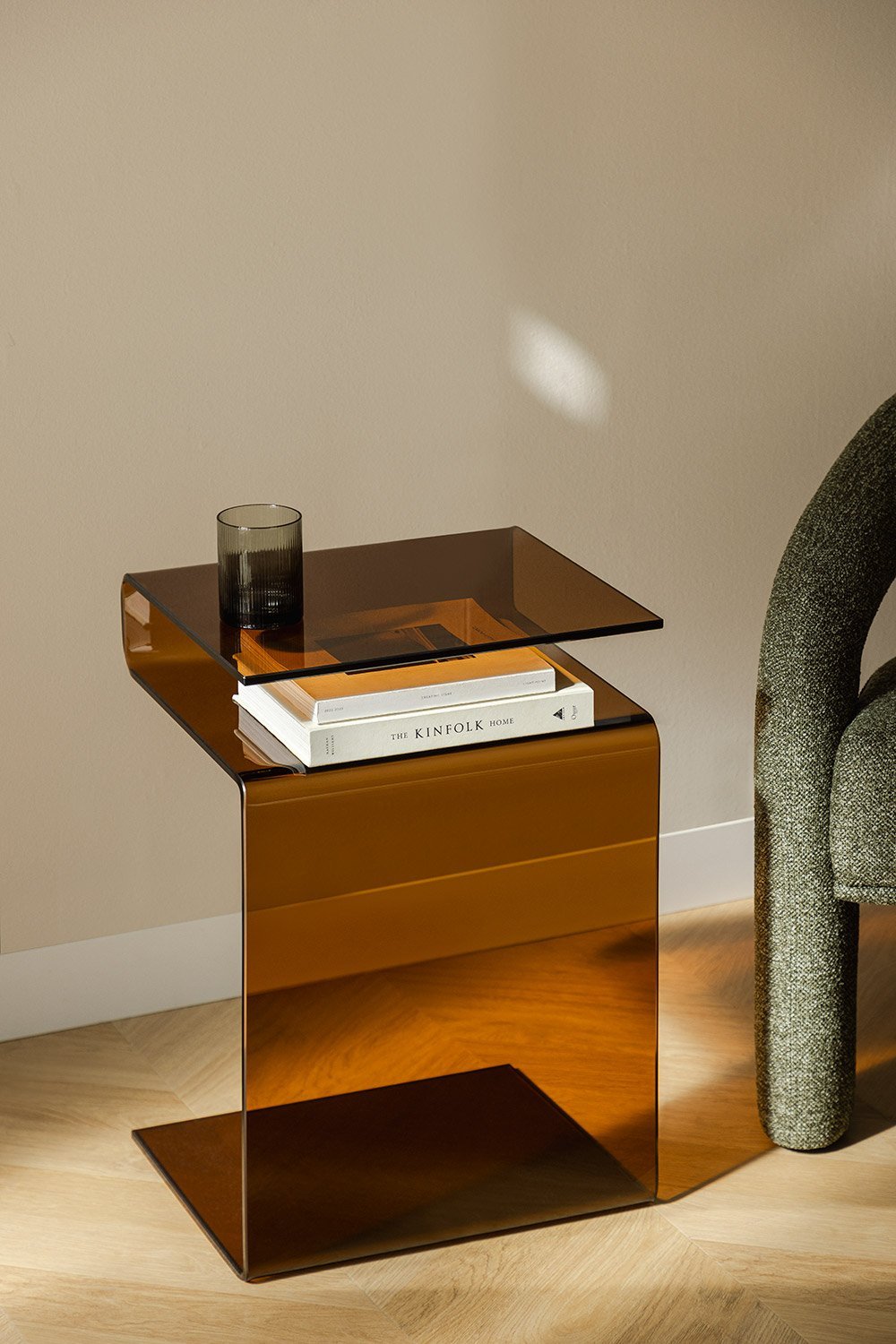 Stačiakampis staliukas DIORIA, rudo stiklo, 40x35 cm