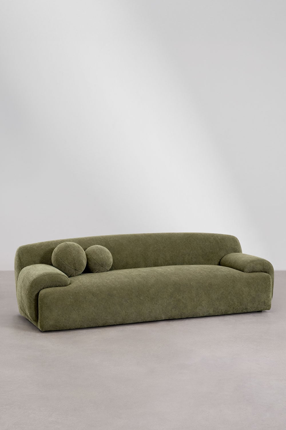 Trivietė sofa SIRINA svetainės interjere