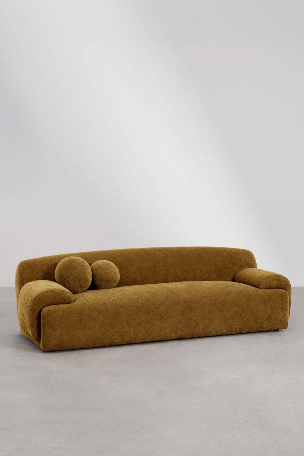 Trivietė sofa SIRINA svetainėje