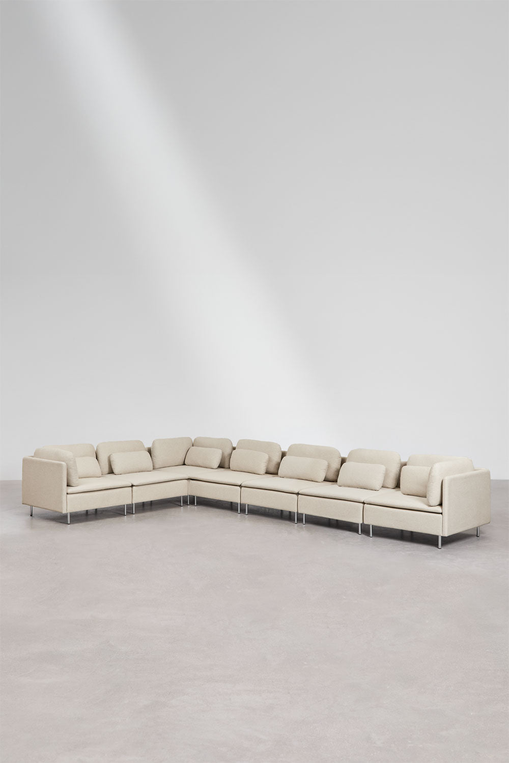 Kampinė sofa ORIOLA – interjere