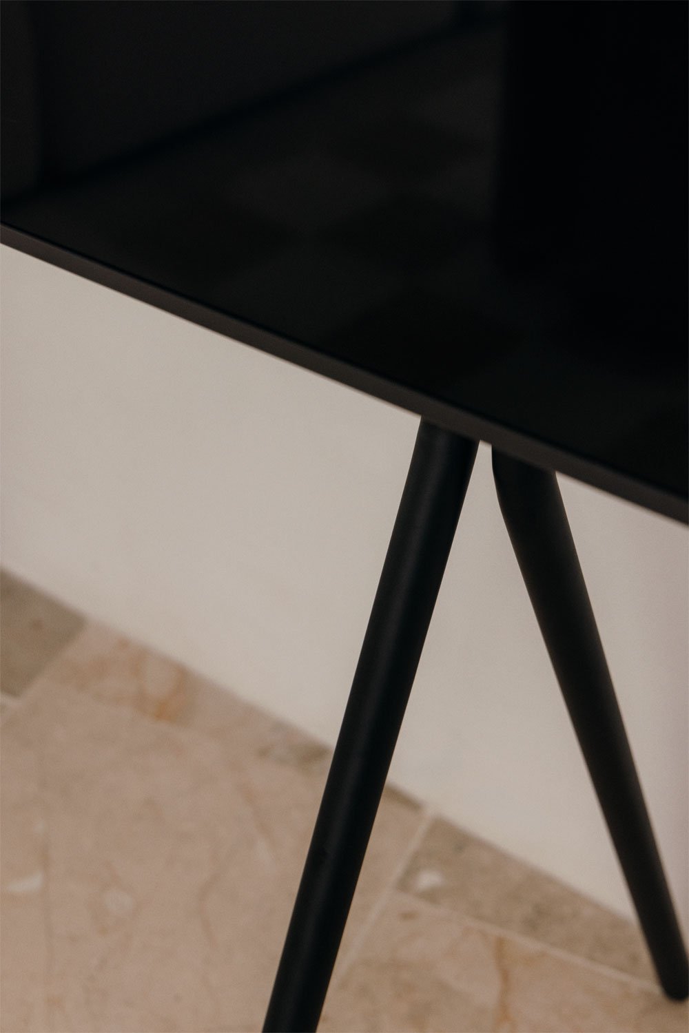 TV stovas GORKUSI, metalas