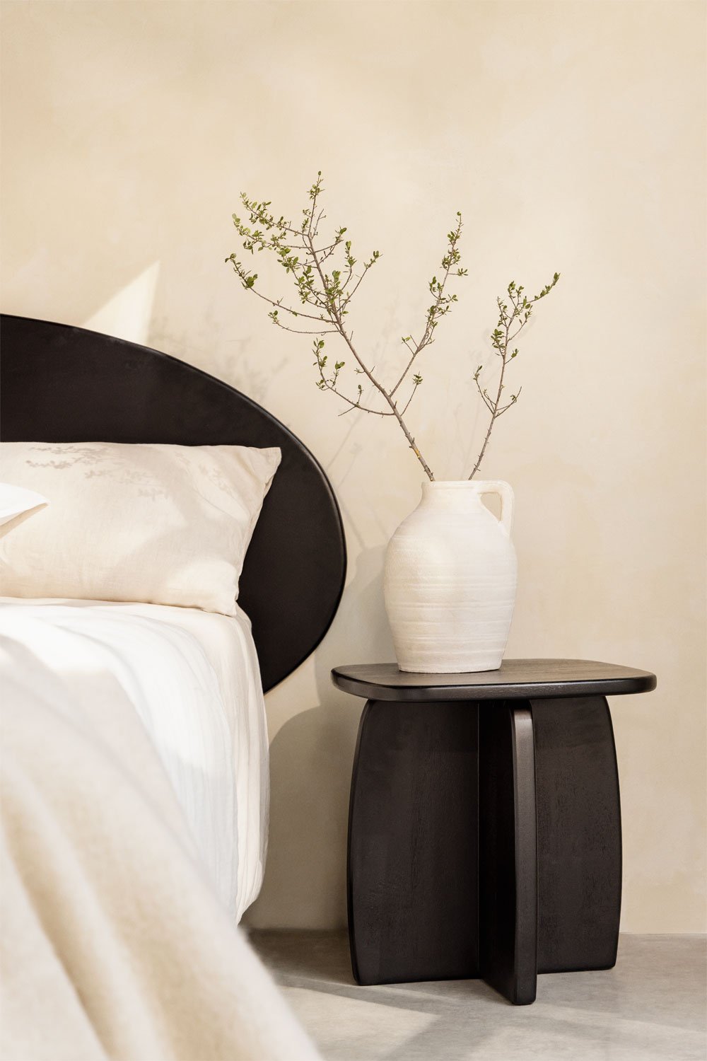 Naktinis staliukas ARGUS, 45x45 cm, mango mediena