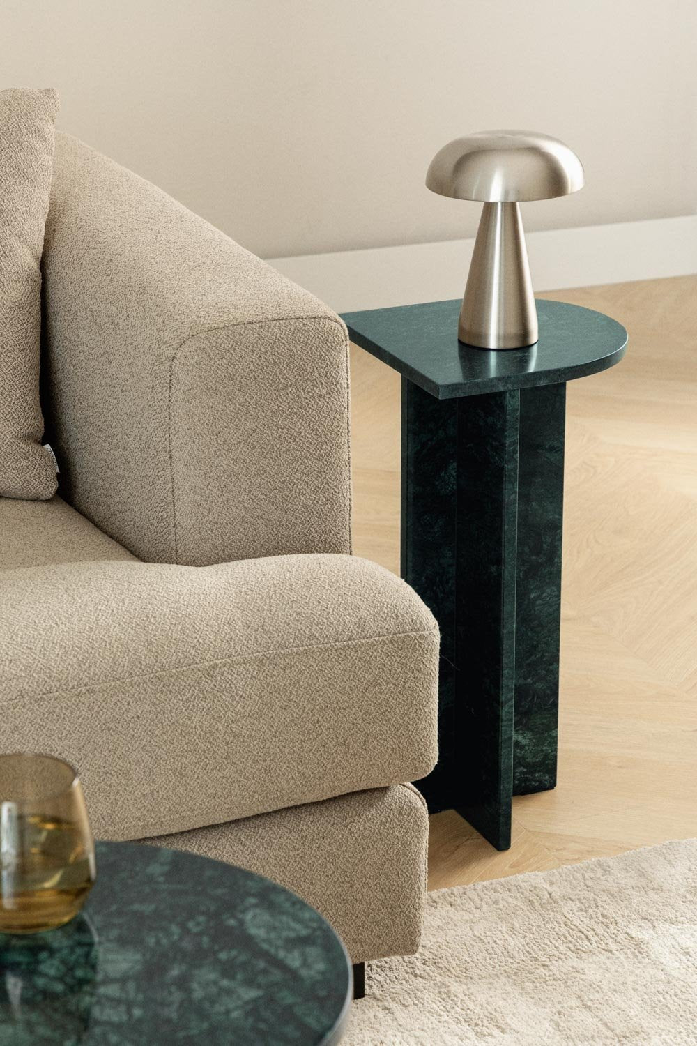 Šoninis staliukas CORWEL, žalio marmuro