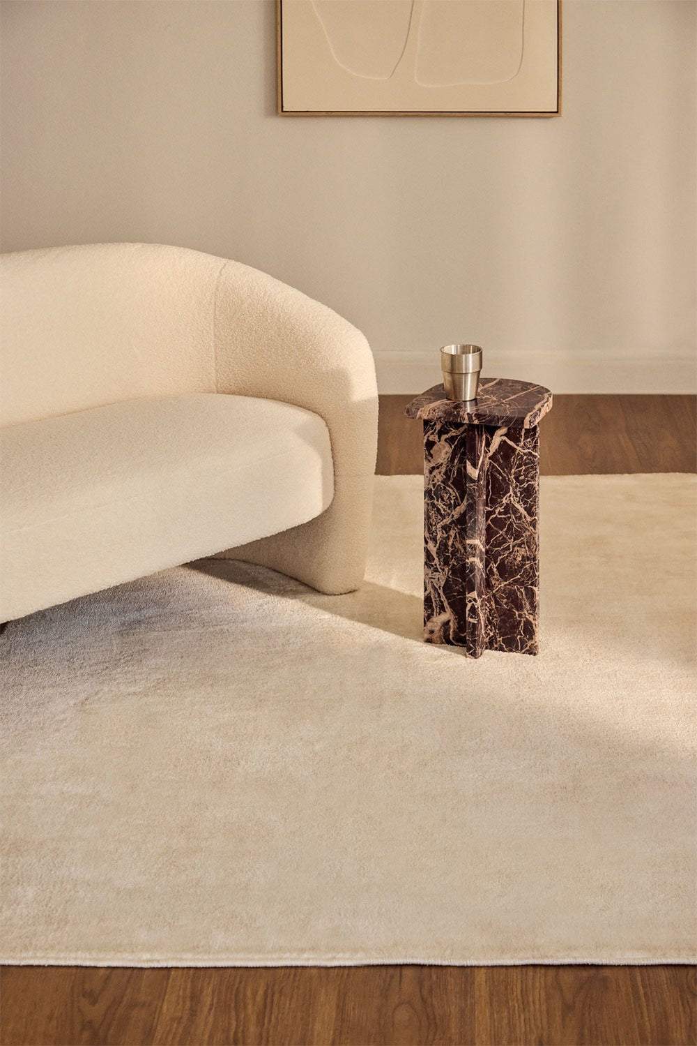 CORWEL staliukas iš raudono marmuro – pusapvalis modelis | namuideja.lt | staliukas