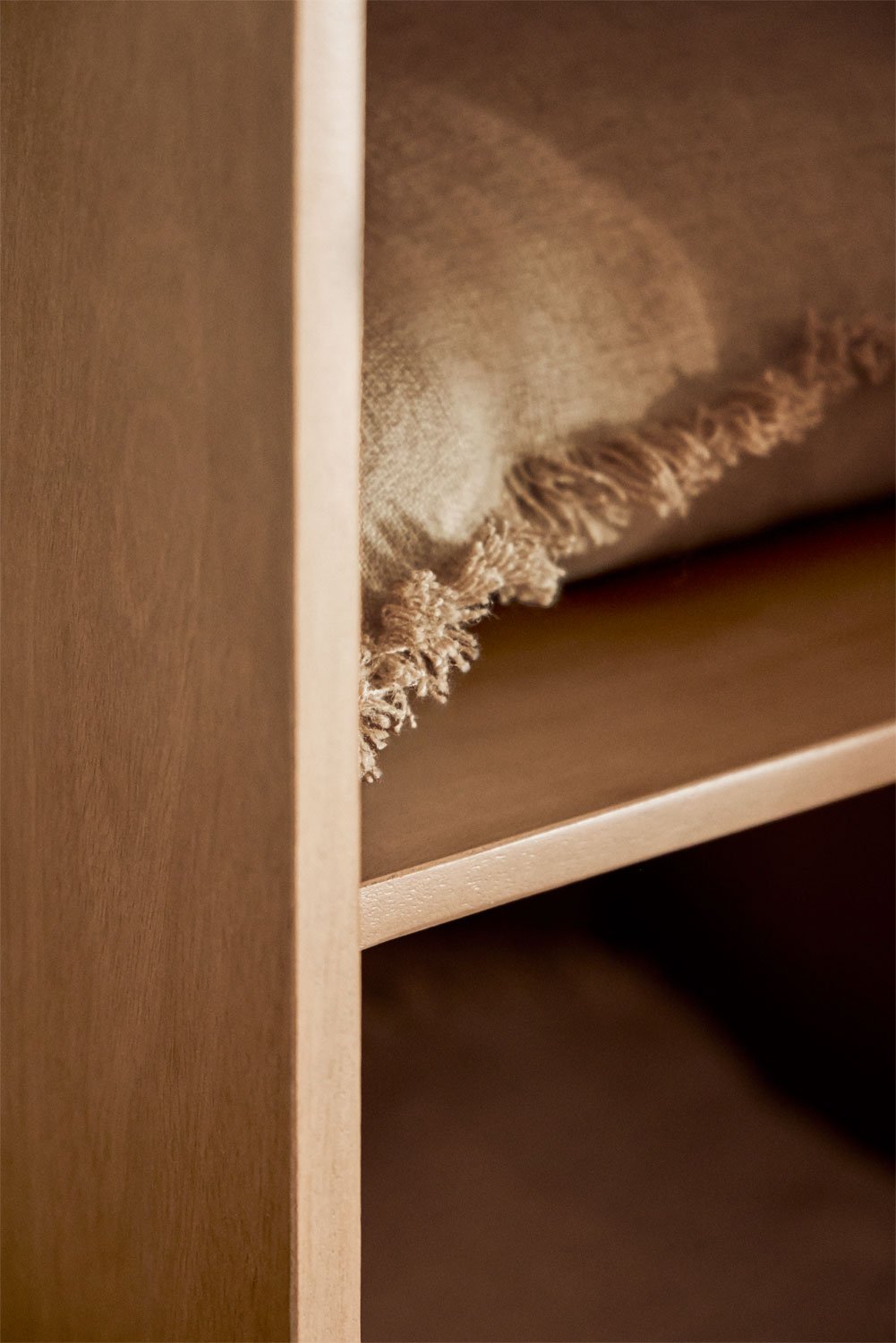 AGATHE spinta su rankenėlėmis ir magnetiniu uždarymu | namuideja.lt | funkcionali spinta