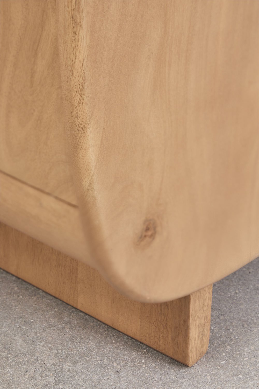 Tvarkingas spintos vidus su pakabų ir lentynų kombinacija | namuideja.lt | rūbų spinta