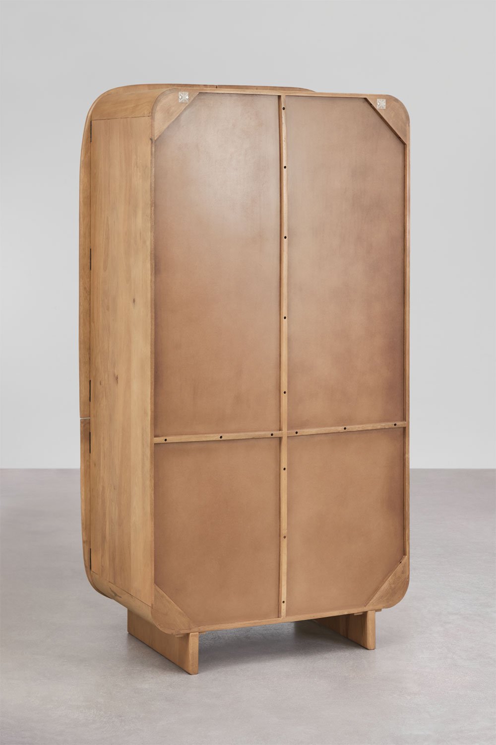 Erdvi mango medienos spinta moderniame interjere | namuideja.lt | medinė spinta