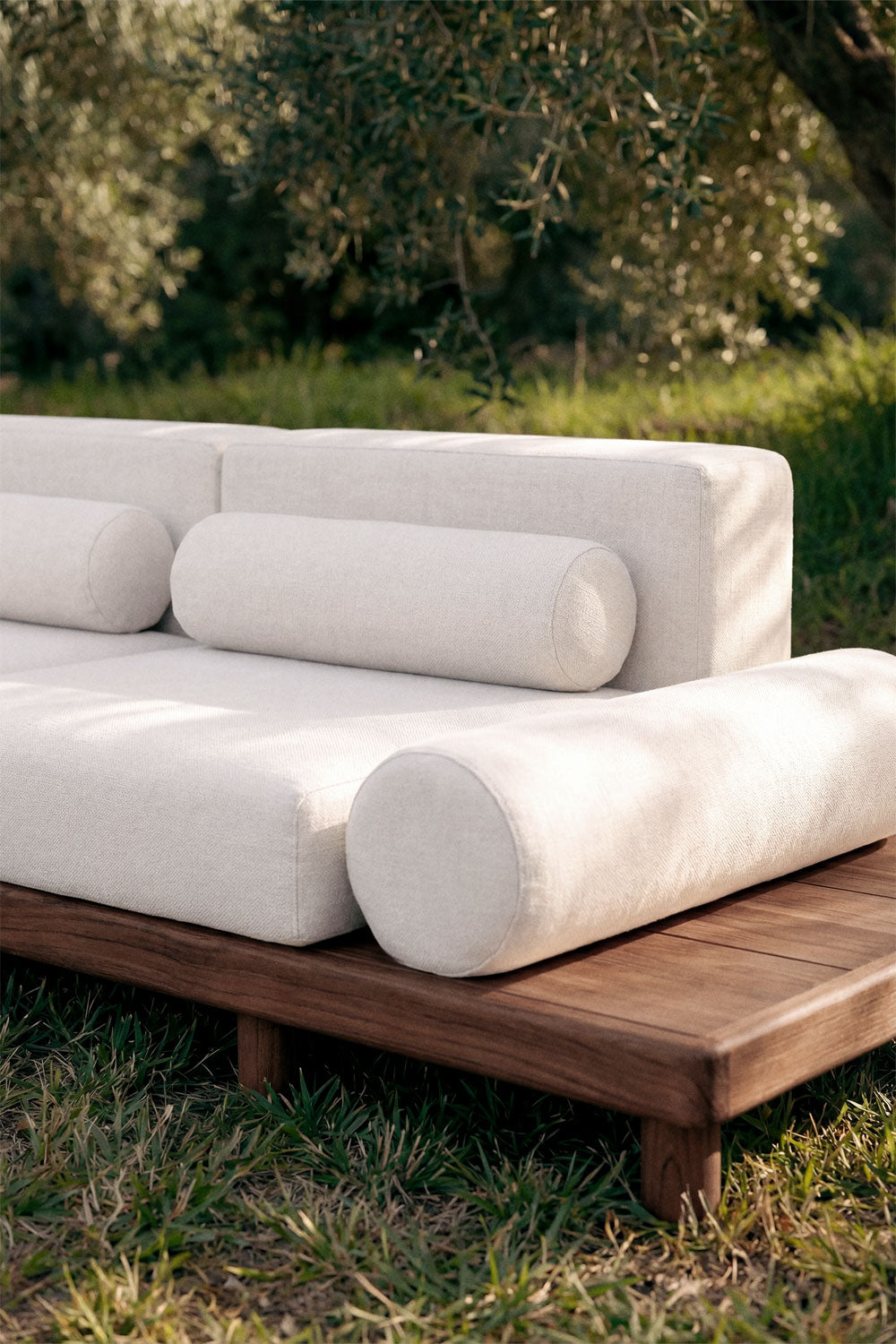 Trivietė modulinė lauko sofa KORKO su šoniniu staliuku, akacija