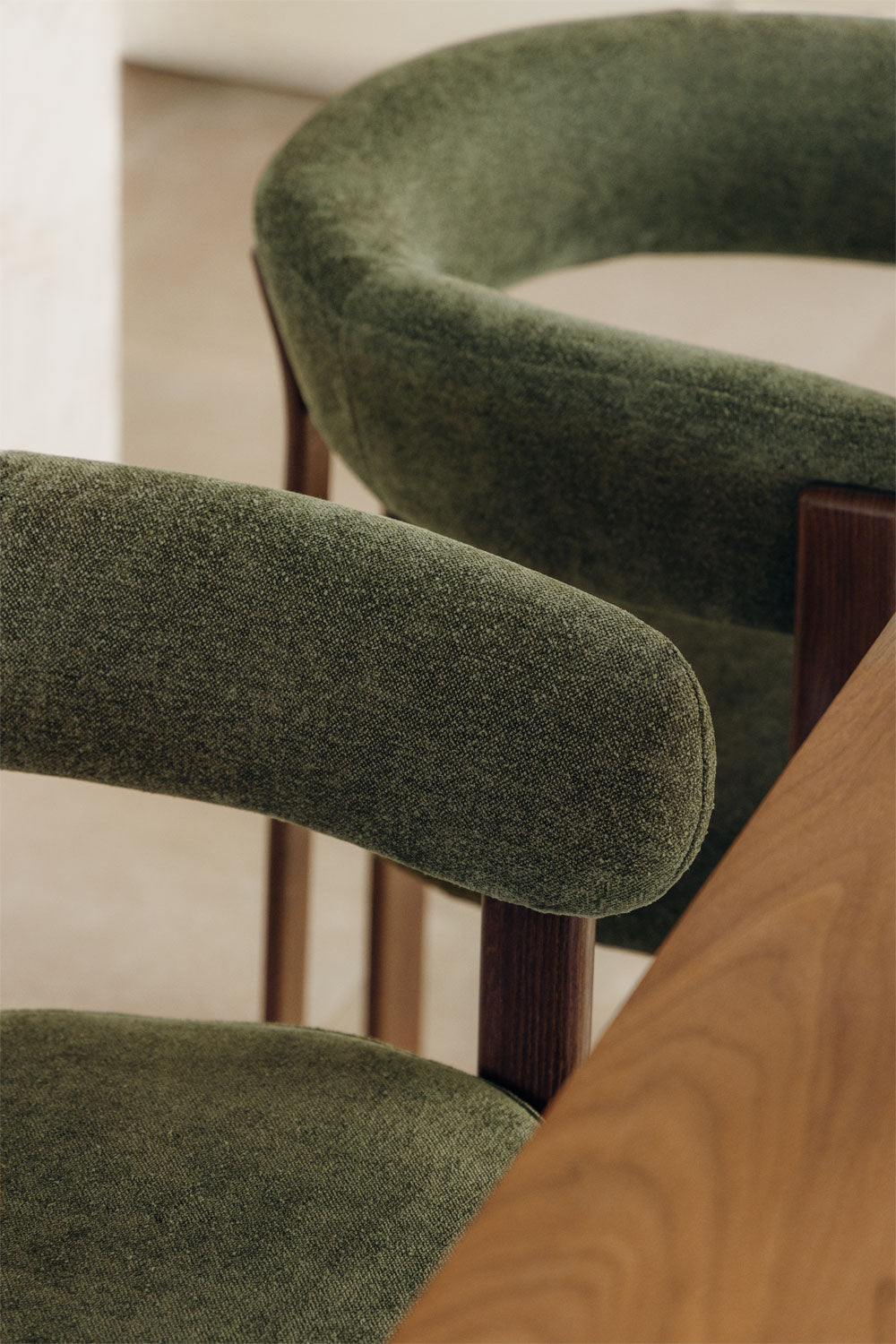 Dining chair JOLIE with armrests, green
