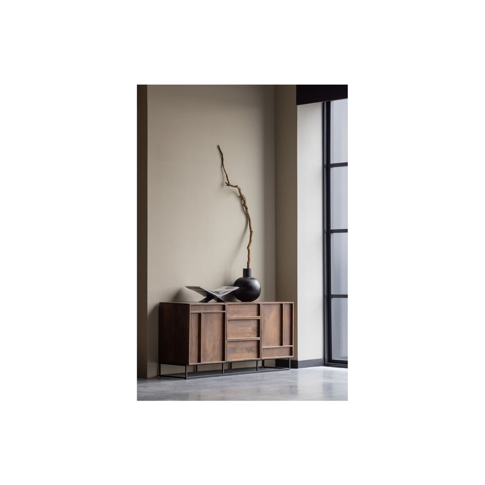 Stovas Knygoms BROOK, Metalas