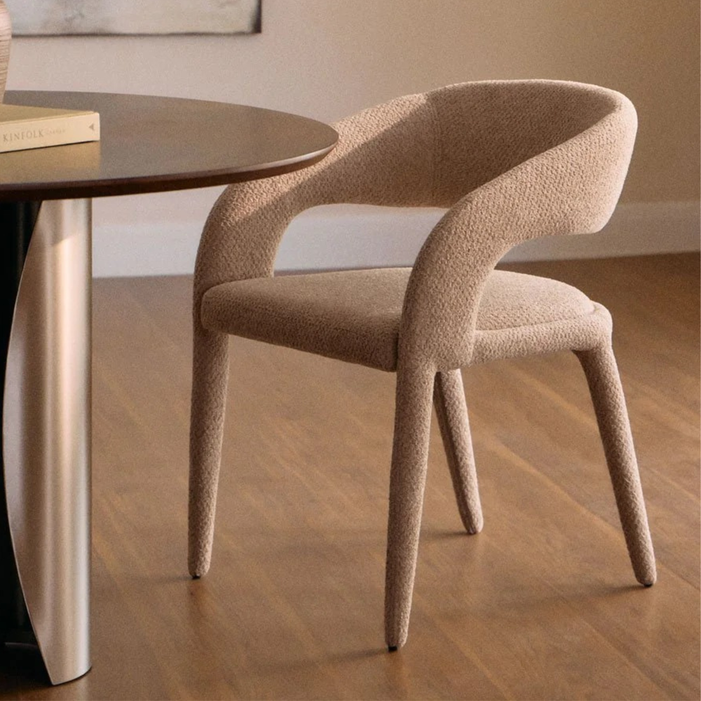 Valgomojo kėdė VOROERO su porankiais, apmušta