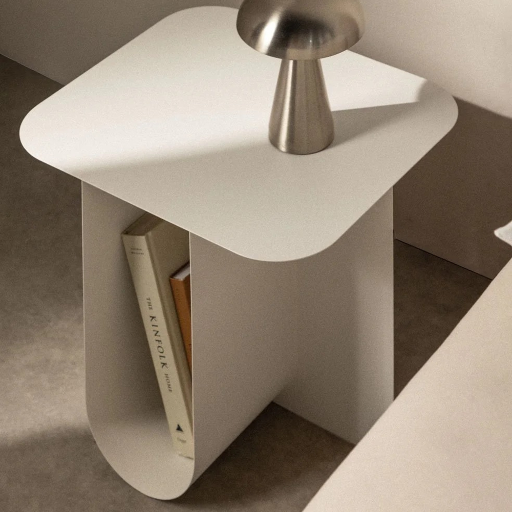 Šoninis staliukas NRAELA, juodas