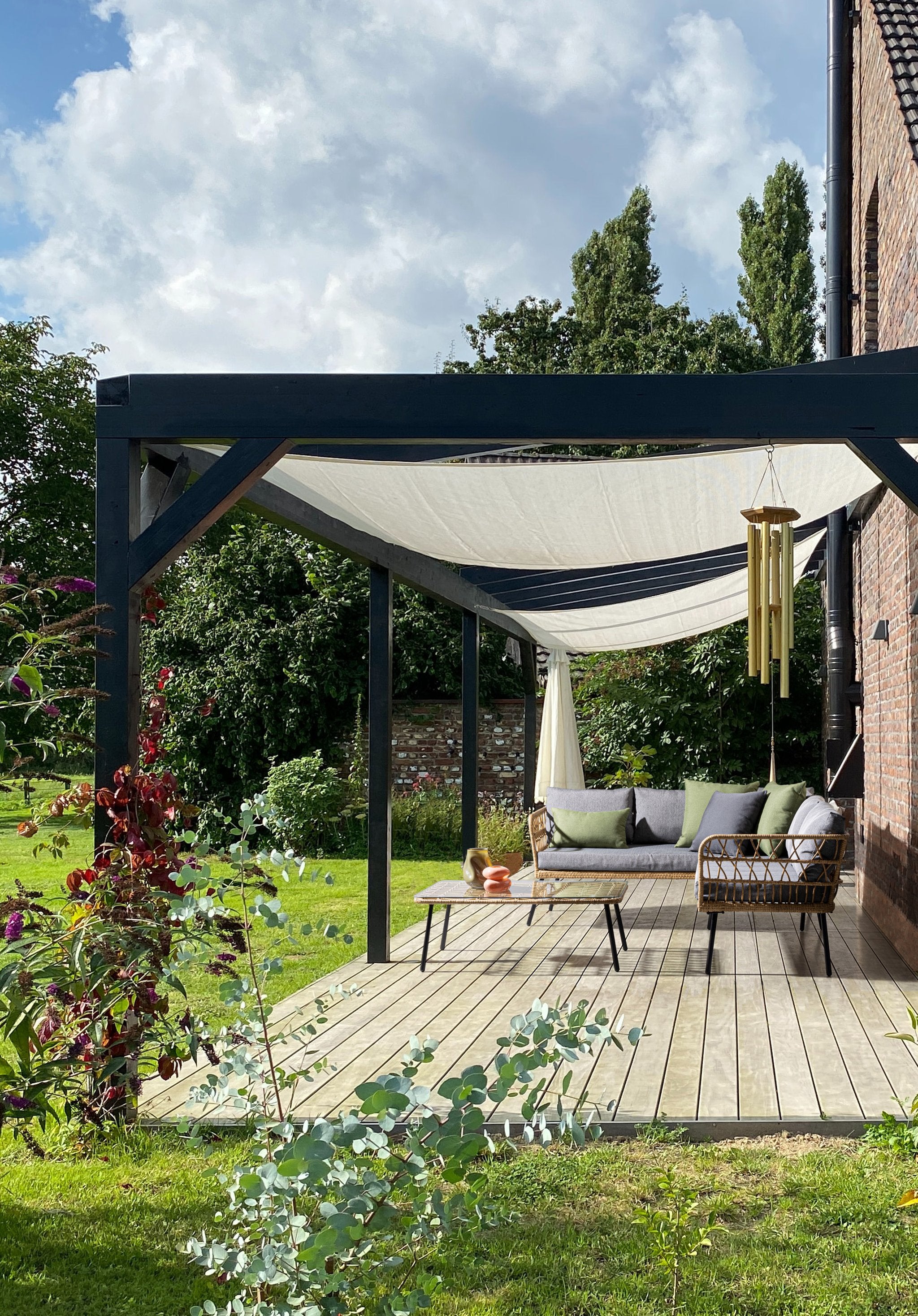 Lauko kampinis baldų komplektas BURREL NATURAL, su staliuku