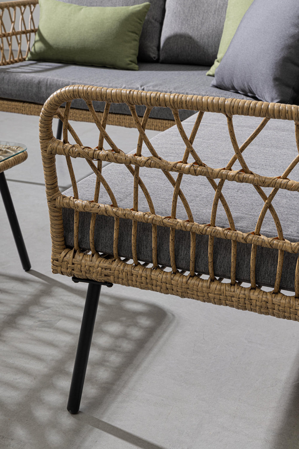 Lauko kampinis baldų komplektas BURREL NATURAL, su staliuku