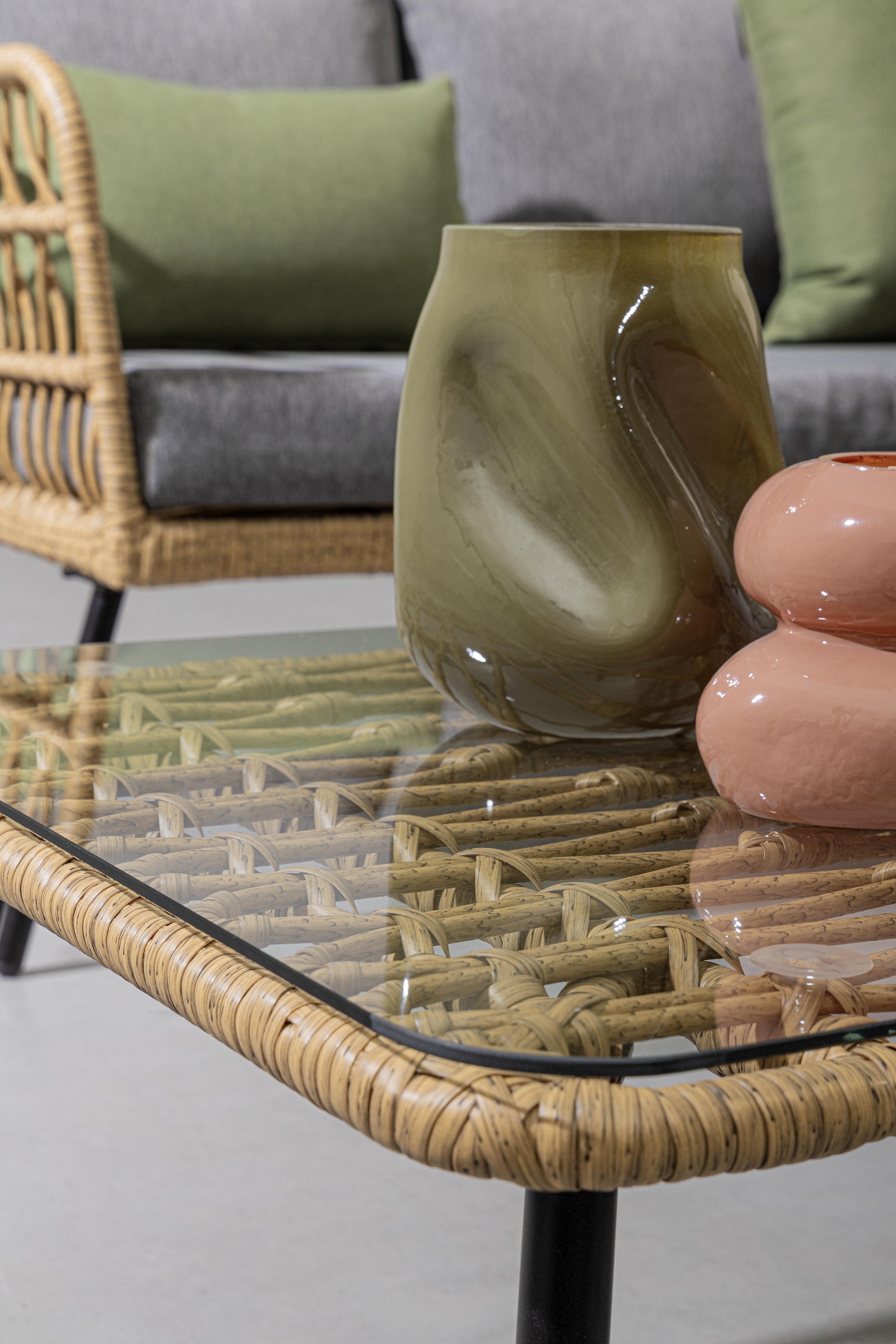 Lauko kampinis baldų komplektas BURREL NATURAL, su staliuku