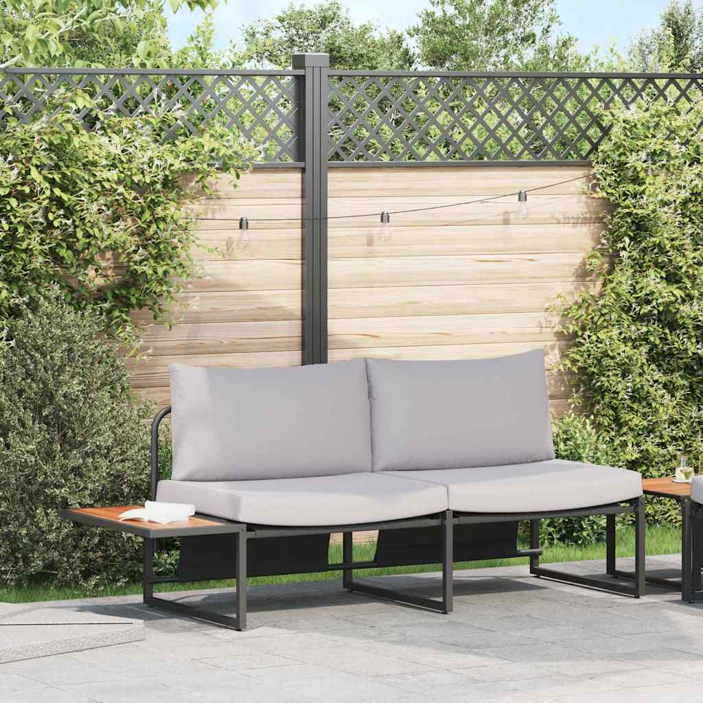 2 vietų sodo sofa su šviesiai pilkomis pagalvėlėmis - Namų Idėja