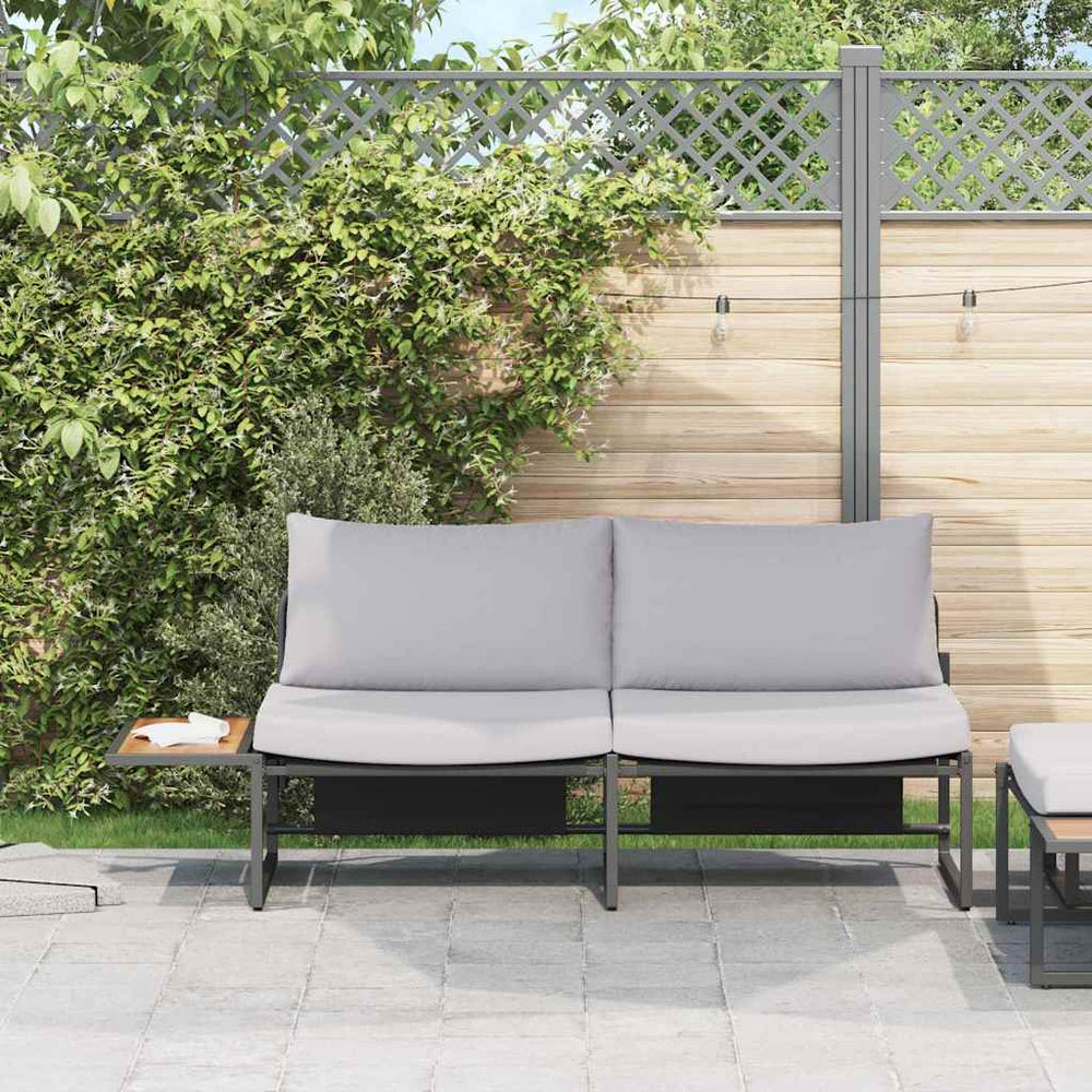 2 vietų sodo sofa su šviesiai pilkomis pagalvėlėmis - Namų Idėja
