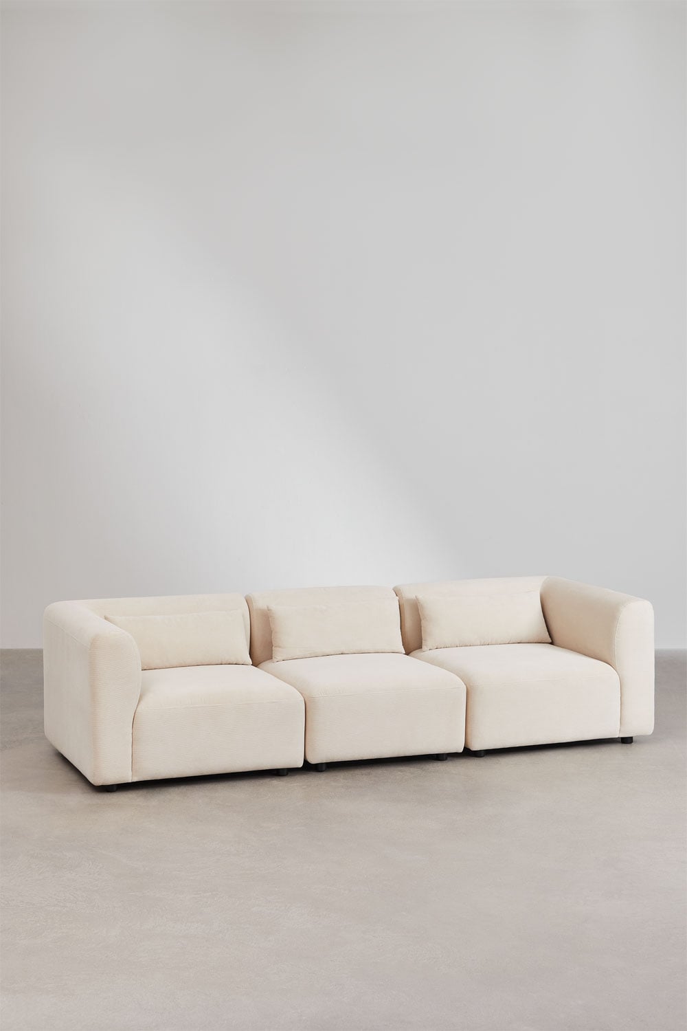 Modulinės sofos FOGLERA neutralioje aplinkoje