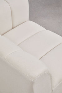 Kampinė sofa ELIOTA su pufu – interjere