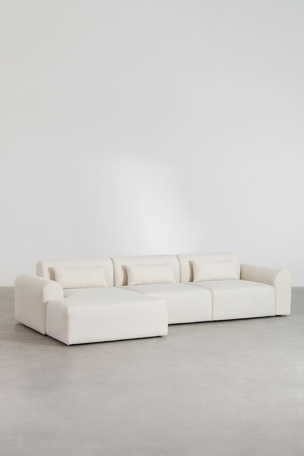 Modulinė sofa BORJANA šviesiame svetainės interjere
