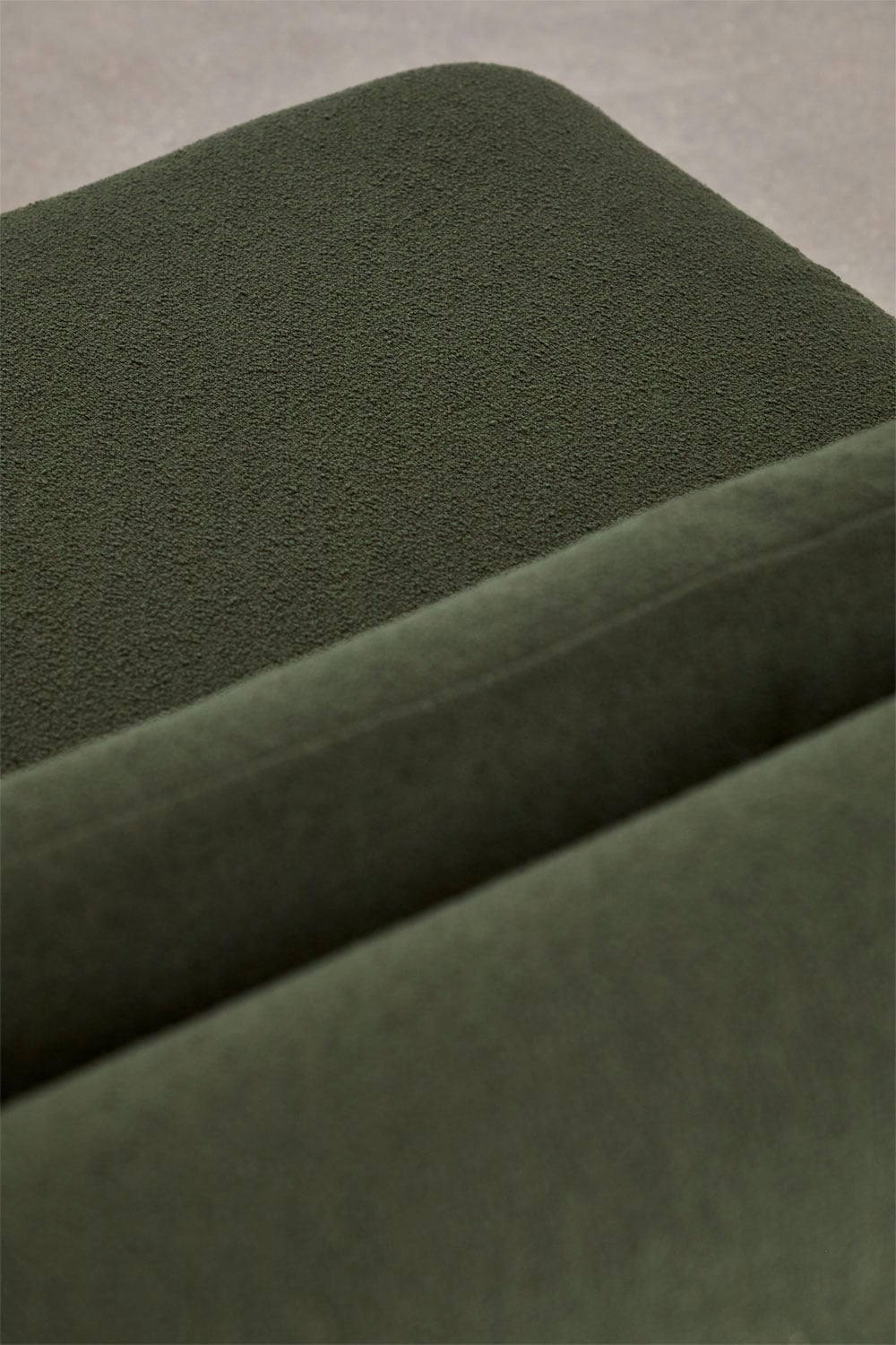 Sofa FOGLERA moderniame svetainės interjere