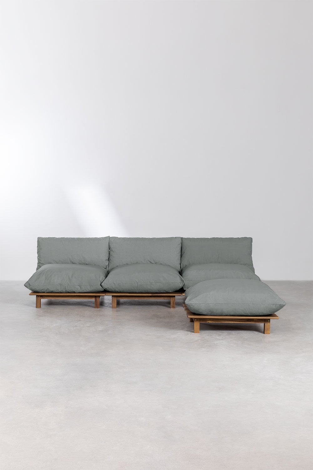 Išskleidžiama sofa BRINA su pledu ir pagalvėlėmis