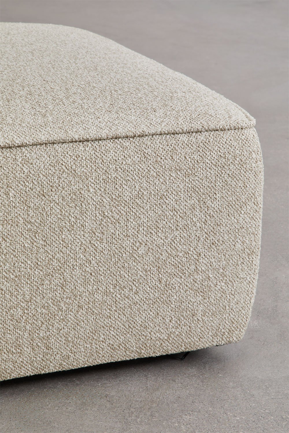 CARDEA šviesi sofa su pufu ir porankiais | namuideja.lt | sofa