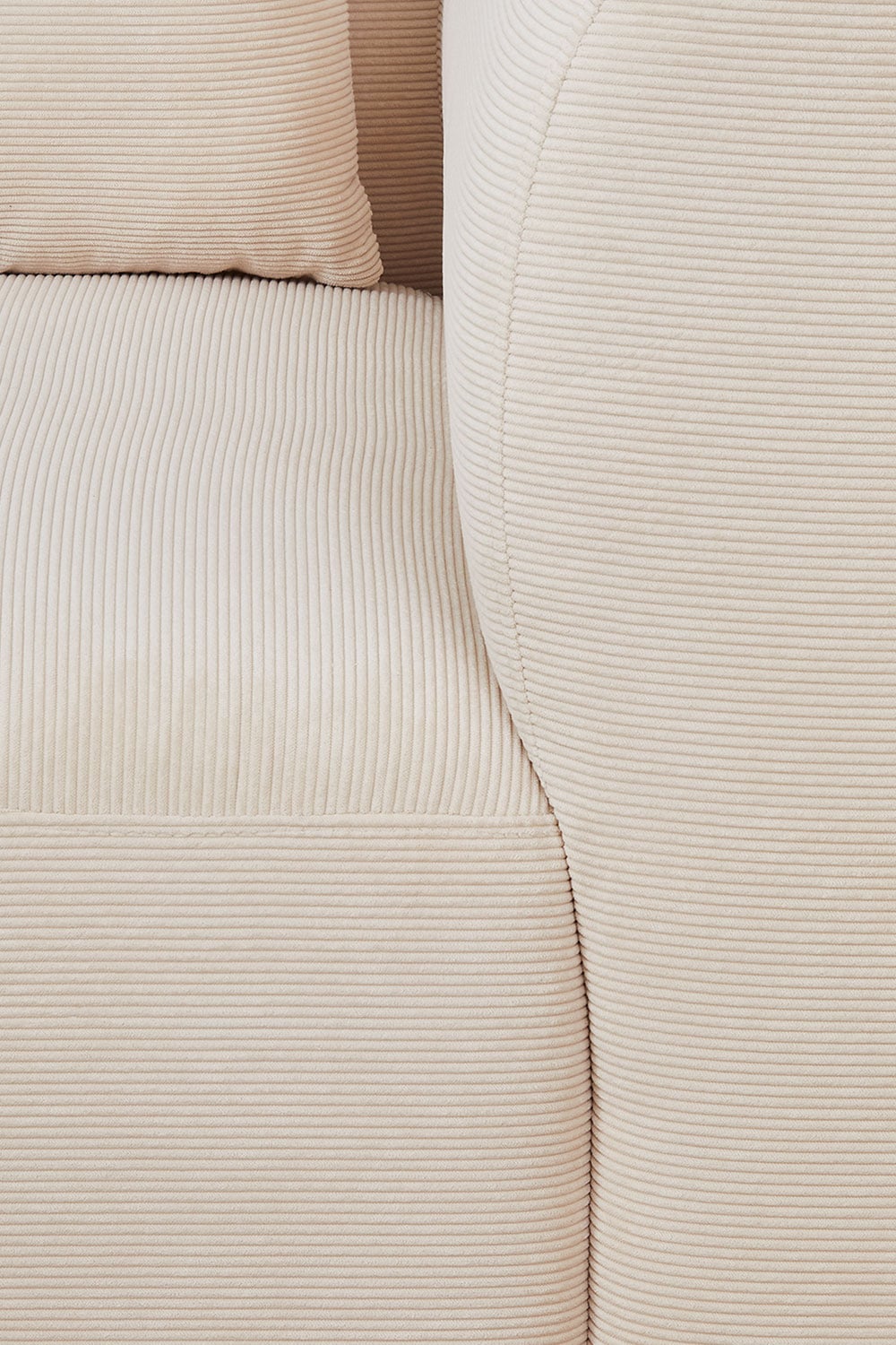 Kampinė sofa FOGLERA moderniame svetainės interjere