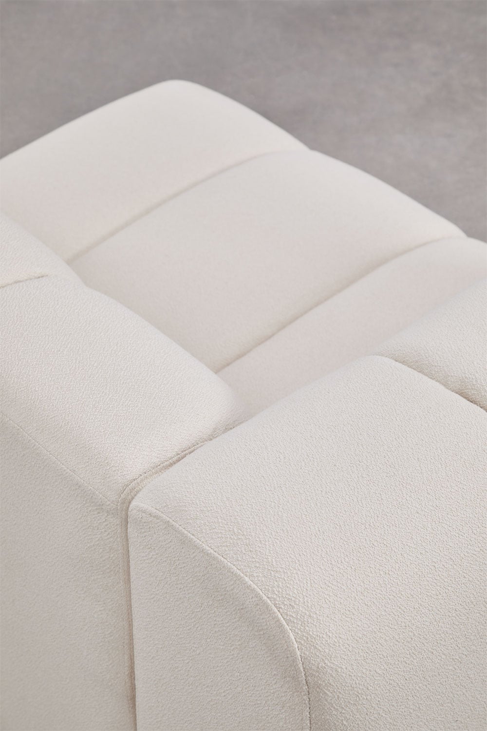Modulinė sofa ELIOTA minimalistiniame svetainės interjere